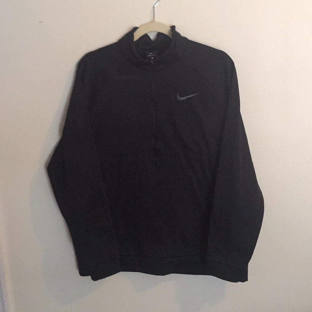 Boys nike pull over.